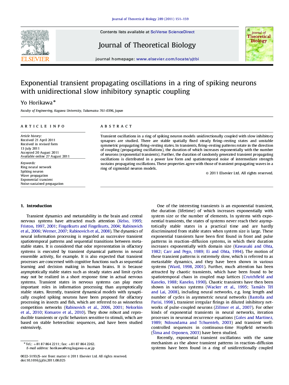 Exponential transient propagating oscillations in a ring of spiking neurons with unidirectional slow inhibitory synaptic coupling