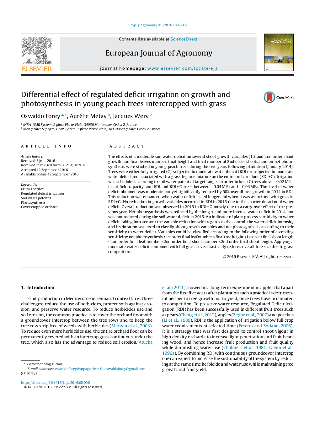 Differential effect of regulated deficit irrigation on growth and photosynthesis in young peach trees intercropped with grass