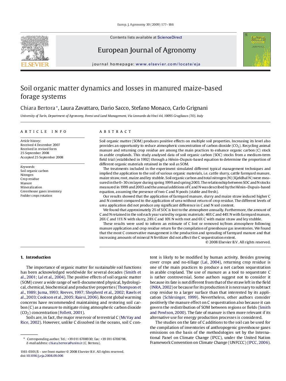 Soil organic matter dynamics and losses in manured maize-based forage systems