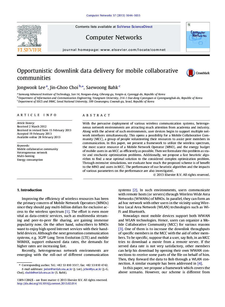 Opportunistic downlink data delivery for mobile collaborative communities