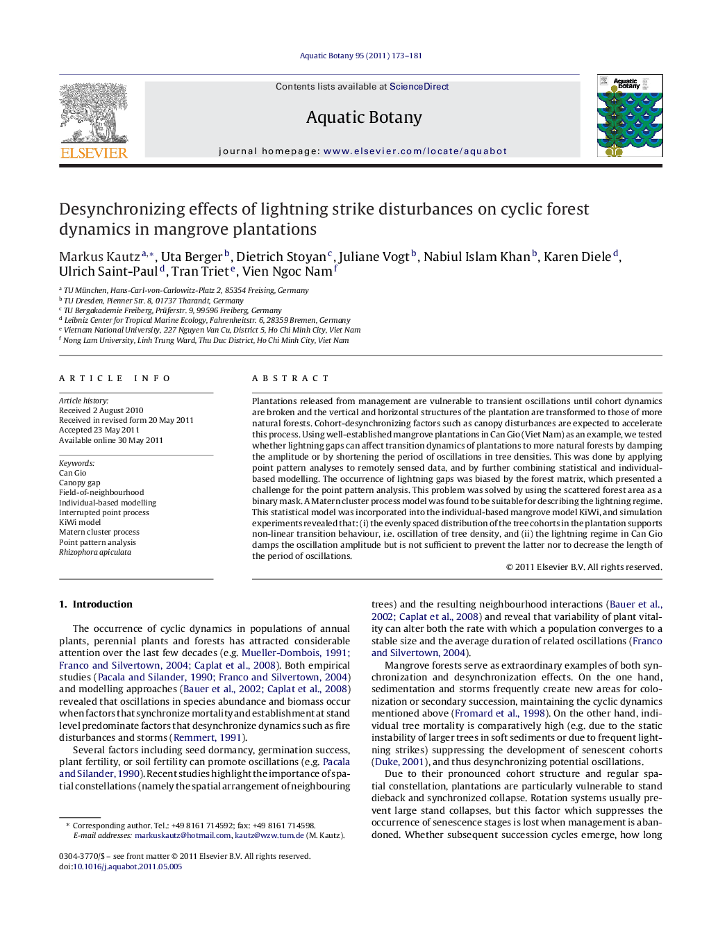 Desynchronizing effects of lightning strike disturbances on cyclic forest dynamics in mangrove plantations