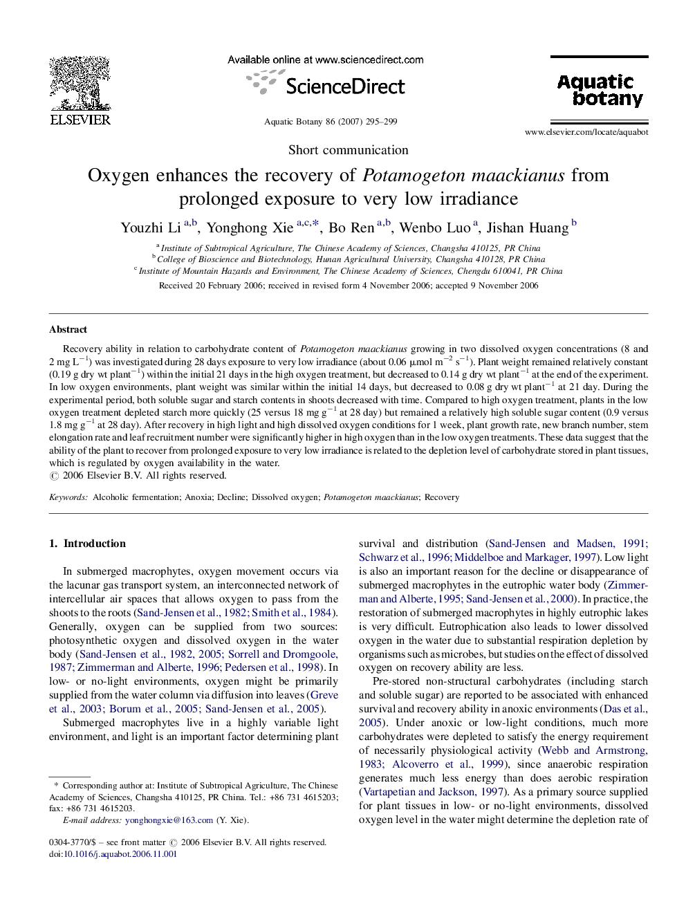 Oxygen enhances the recovery of Potamogeton maackianus from prolonged exposure to very low irradiance