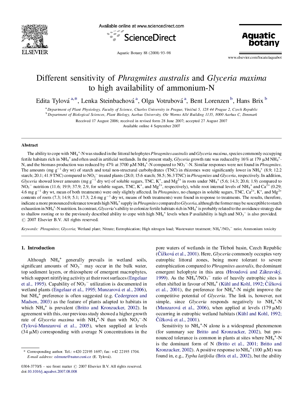 Different sensitivity of Phragmites australis and Glyceria maxima to high availability of ammonium-N