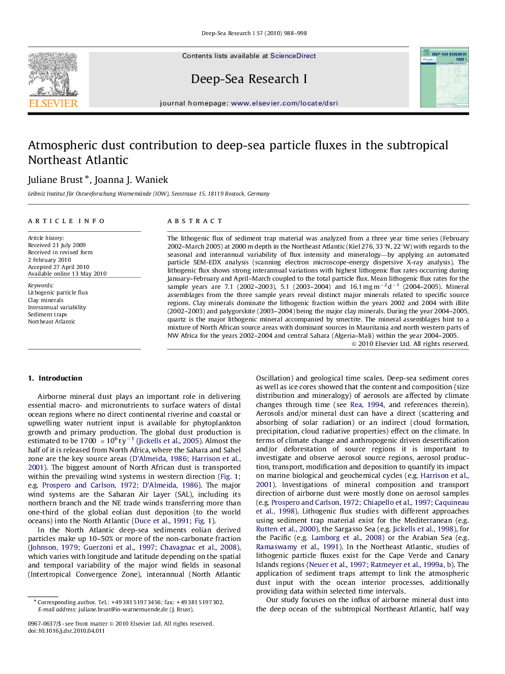 Atmospheric dust contribution to deep-sea particle fluxes in the subtropical Northeast Atlantic