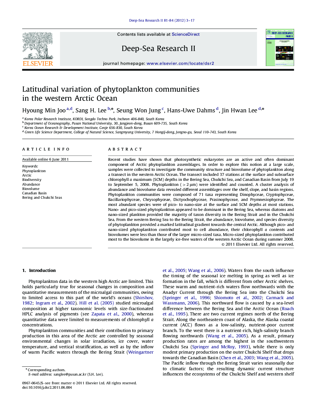 Latitudinal variation of phytoplankton communities in the western Arctic Ocean