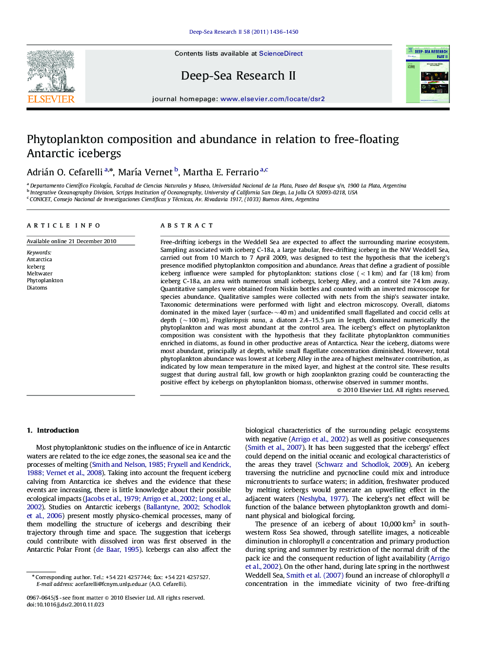 Phytoplankton composition and abundance in relation to free-floating Antarctic icebergs