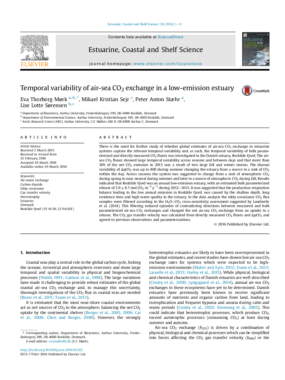 Temporal variability of air-sea CO2 exchange in a low-emission estuary