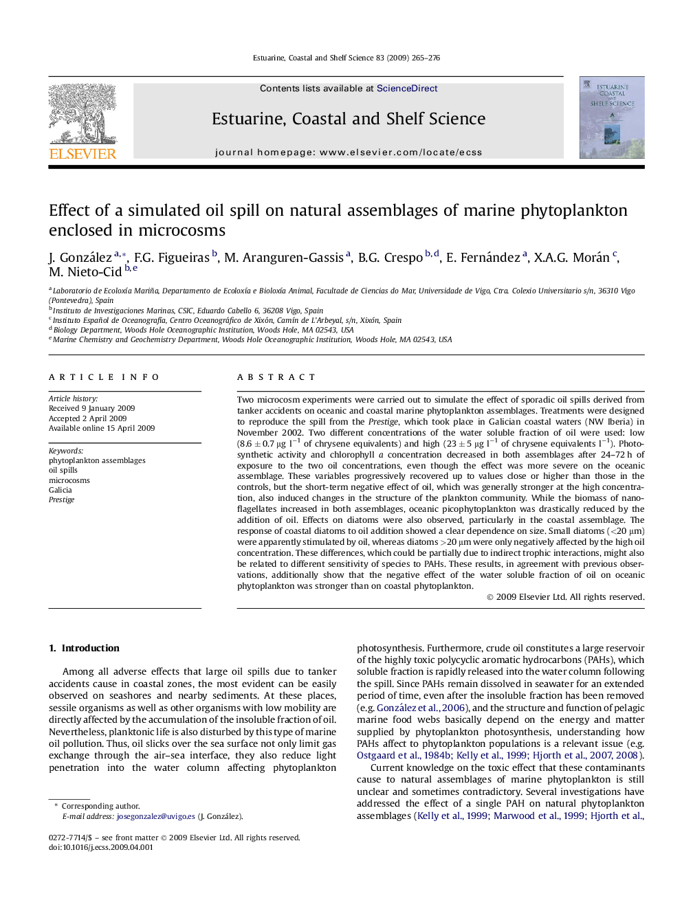 Effect of a simulated oil spill on natural assemblages of marine phytoplankton enclosed in microcosms