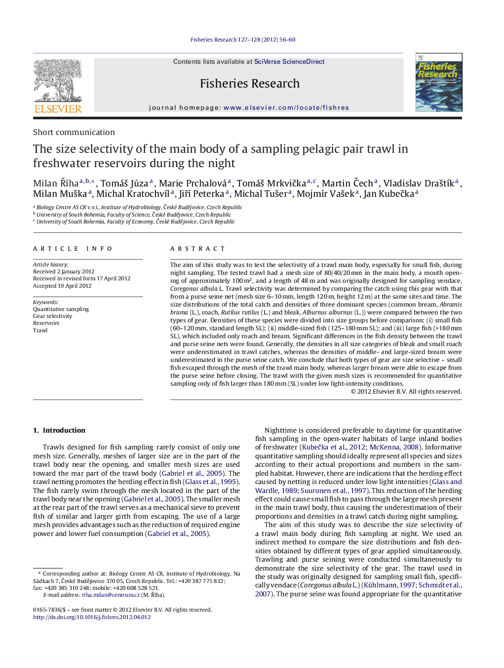 The size selectivity of the main body of a sampling pelagic pair trawl in freshwater reservoirs during the night