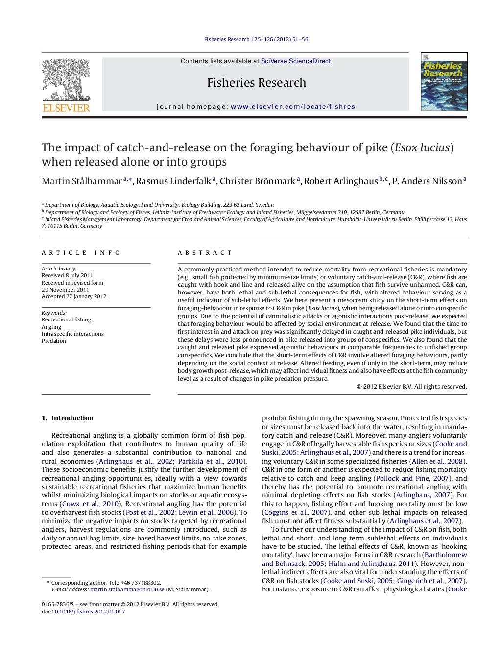 The impact of catch-and-release on the foraging behaviour of pike (Esox lucius) when released alone or into groups