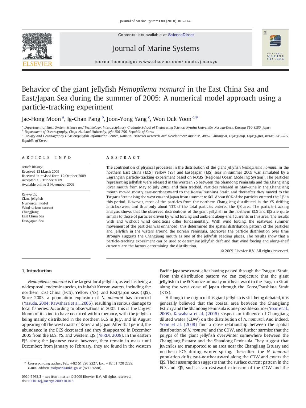 Behavior of the giant jellyfish Nemopilema nomurai in the East China Sea and East/Japan Sea during the summer of 2005: A numerical model approach using a particle-tracking experiment