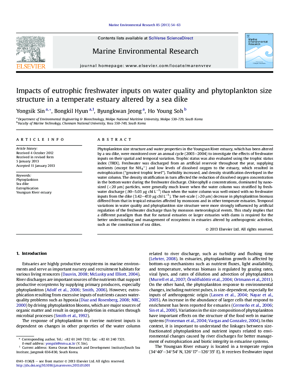 Impacts of eutrophic freshwater inputs on water quality and phytoplankton size structure in a temperate estuary altered by a sea dike