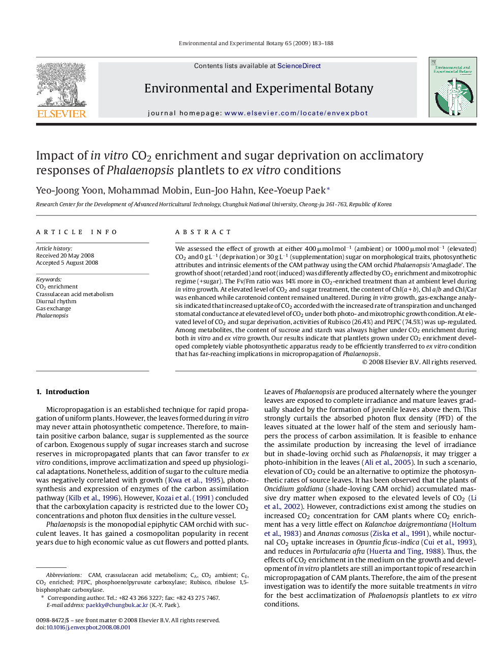 Impact of in vitro CO2 enrichment and sugar deprivation on acclimatory responses of Phalaenopsis plantlets to ex vitro conditions