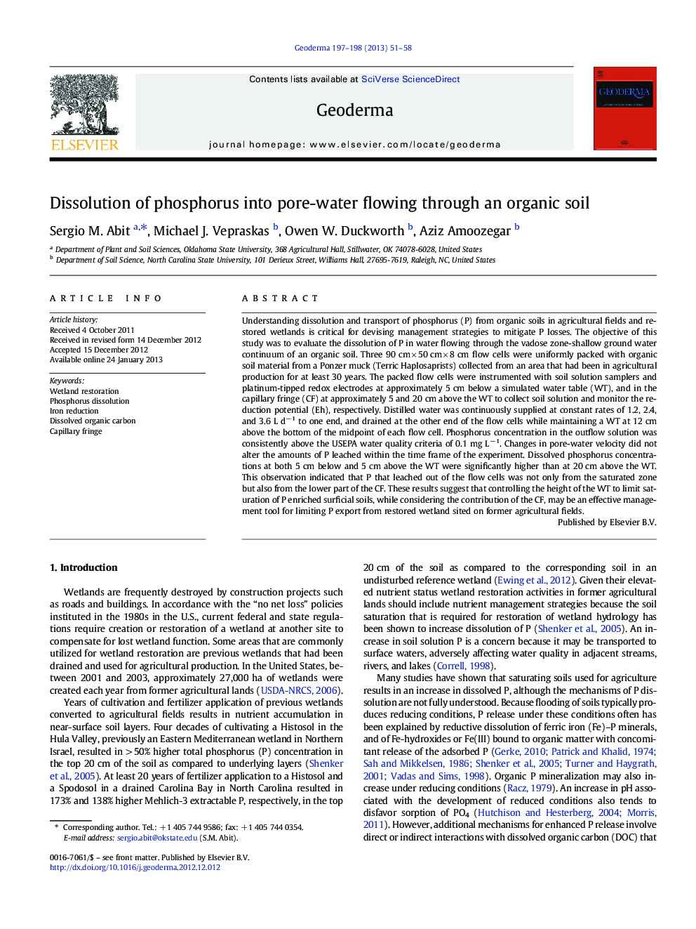 Dissolution of phosphorus into pore-water flowing through an organic soil