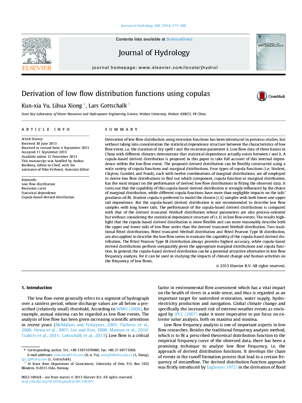 Derivation of low flow distribution functions using copulas