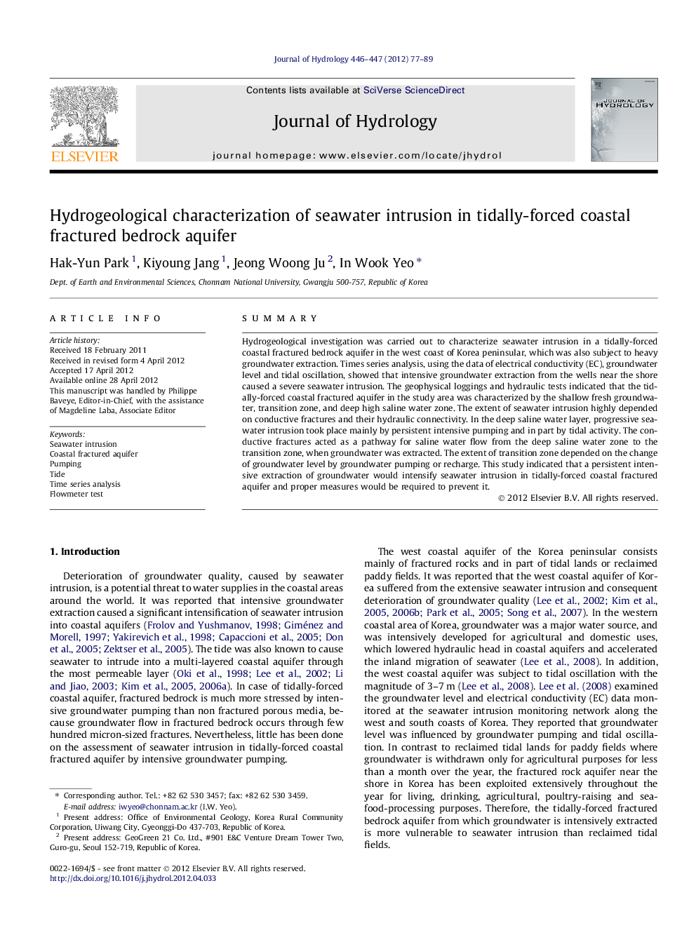 Hydrogeological characterization of seawater intrusion in tidally-forced coastal fractured bedrock aquifer