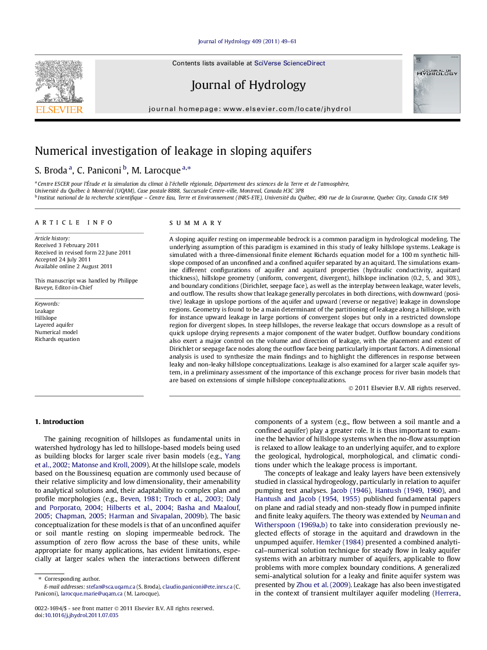 Numerical investigation of leakage in sloping aquifers