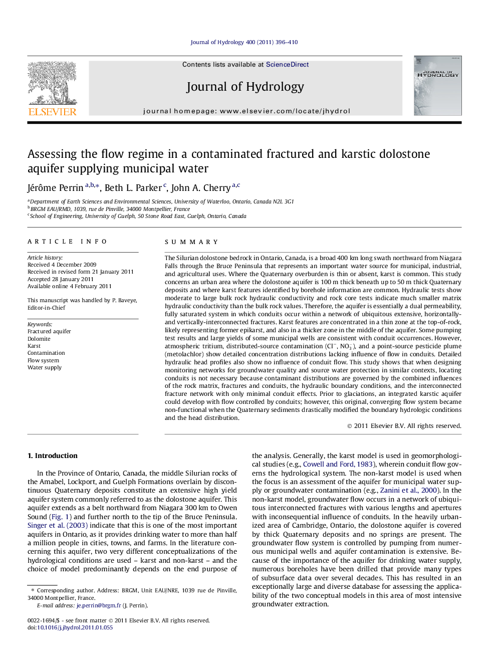 Assessing the flow regime in a contaminated fractured and karstic dolostone aquifer supplying municipal water