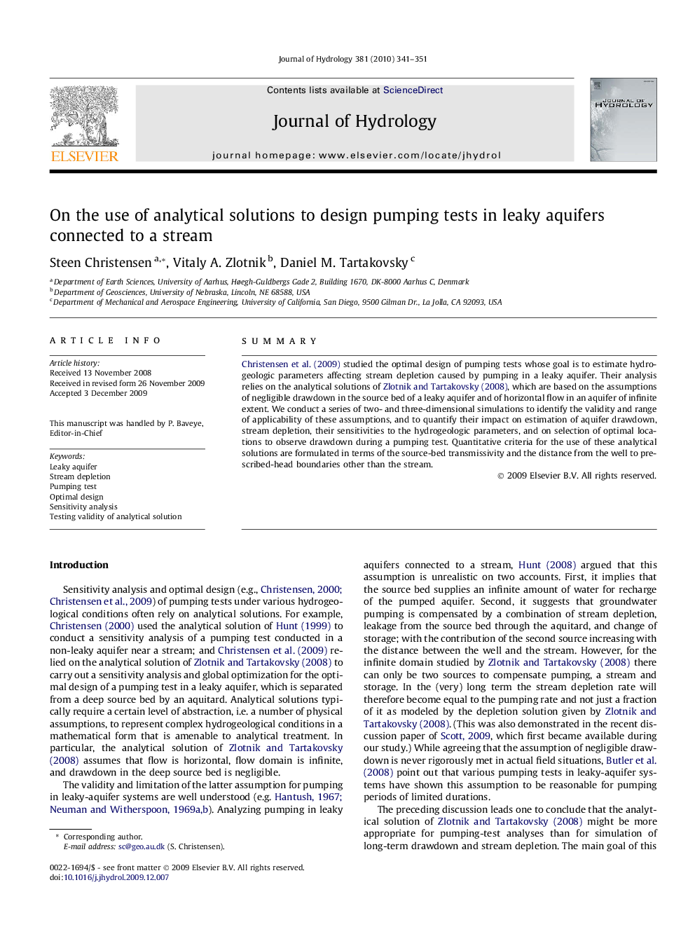 On the use of analytical solutions to design pumping tests in leaky aquifers connected to a stream