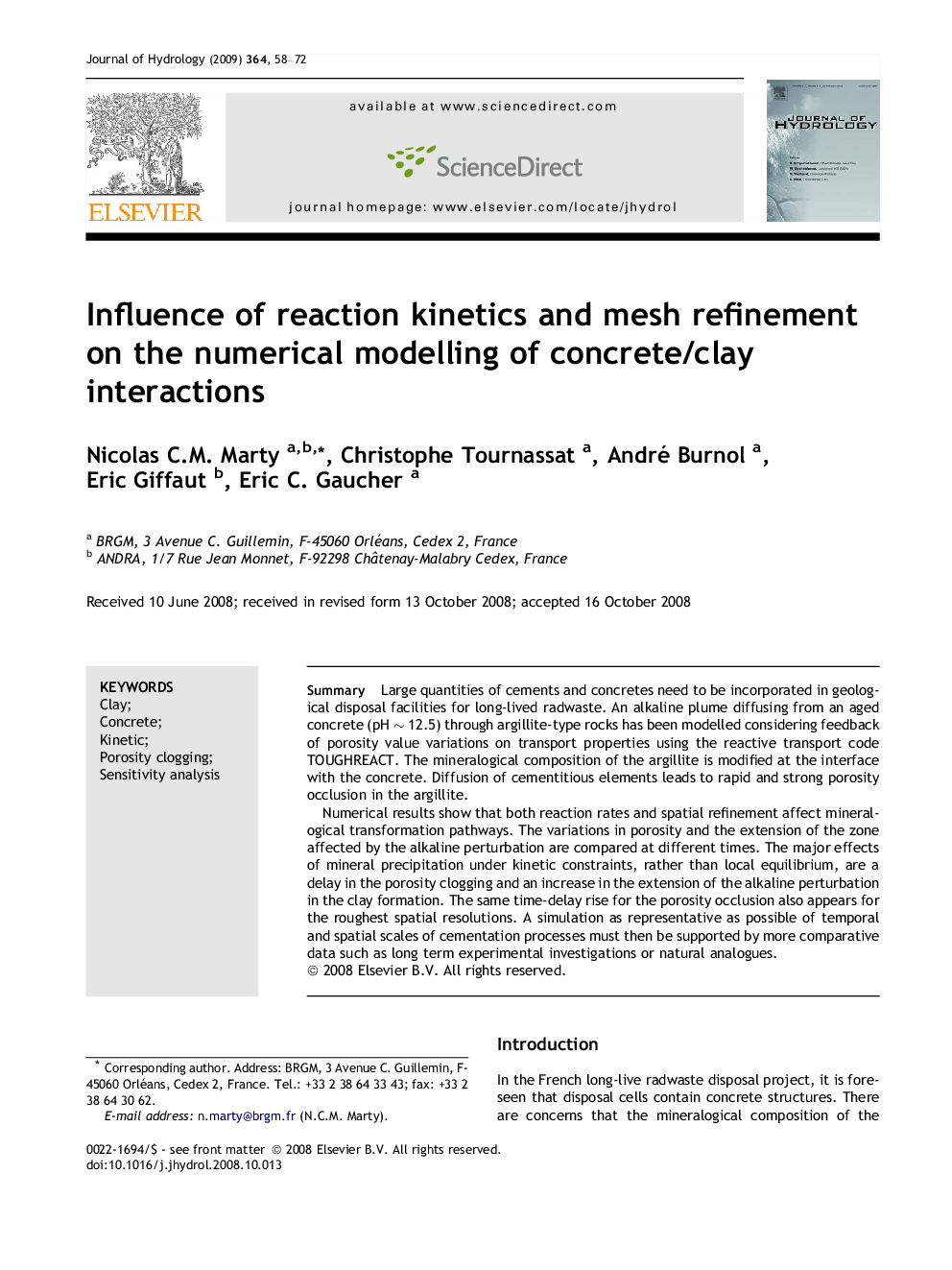 Influence of reaction kinetics and mesh refinement on the numerical modelling of concrete/clay interactions