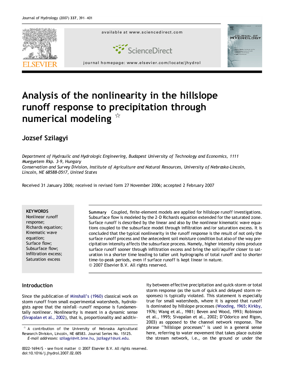 Analysis of the nonlinearity in the hillslope runoff response to precipitation through numerical modeling 