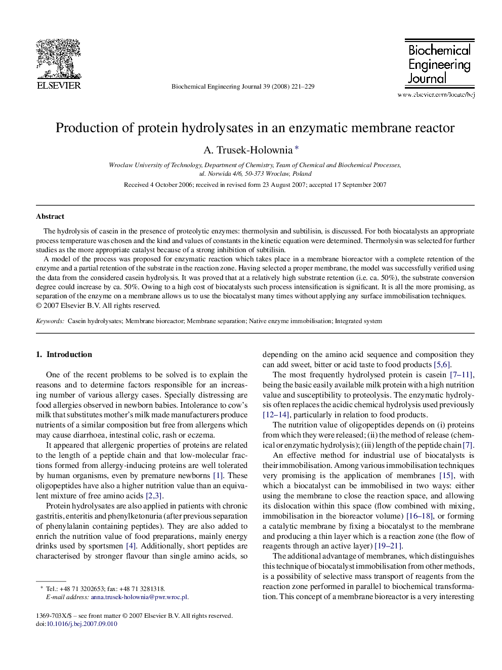 Production of protein hydrolysates in an enzymatic membrane reactor