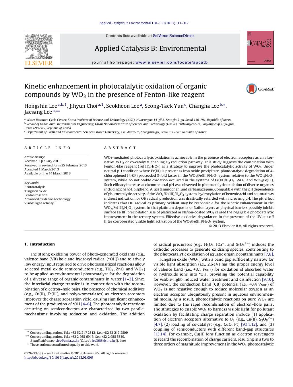 Kinetic enhancement in photocatalytic oxidation of organic compounds by WO3 in the presence of Fenton-like reagent