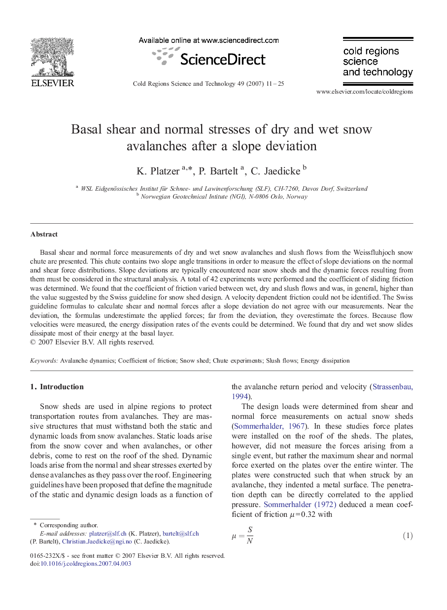 Basal shear and normal stresses of dry and wet snow avalanches after a slope deviation