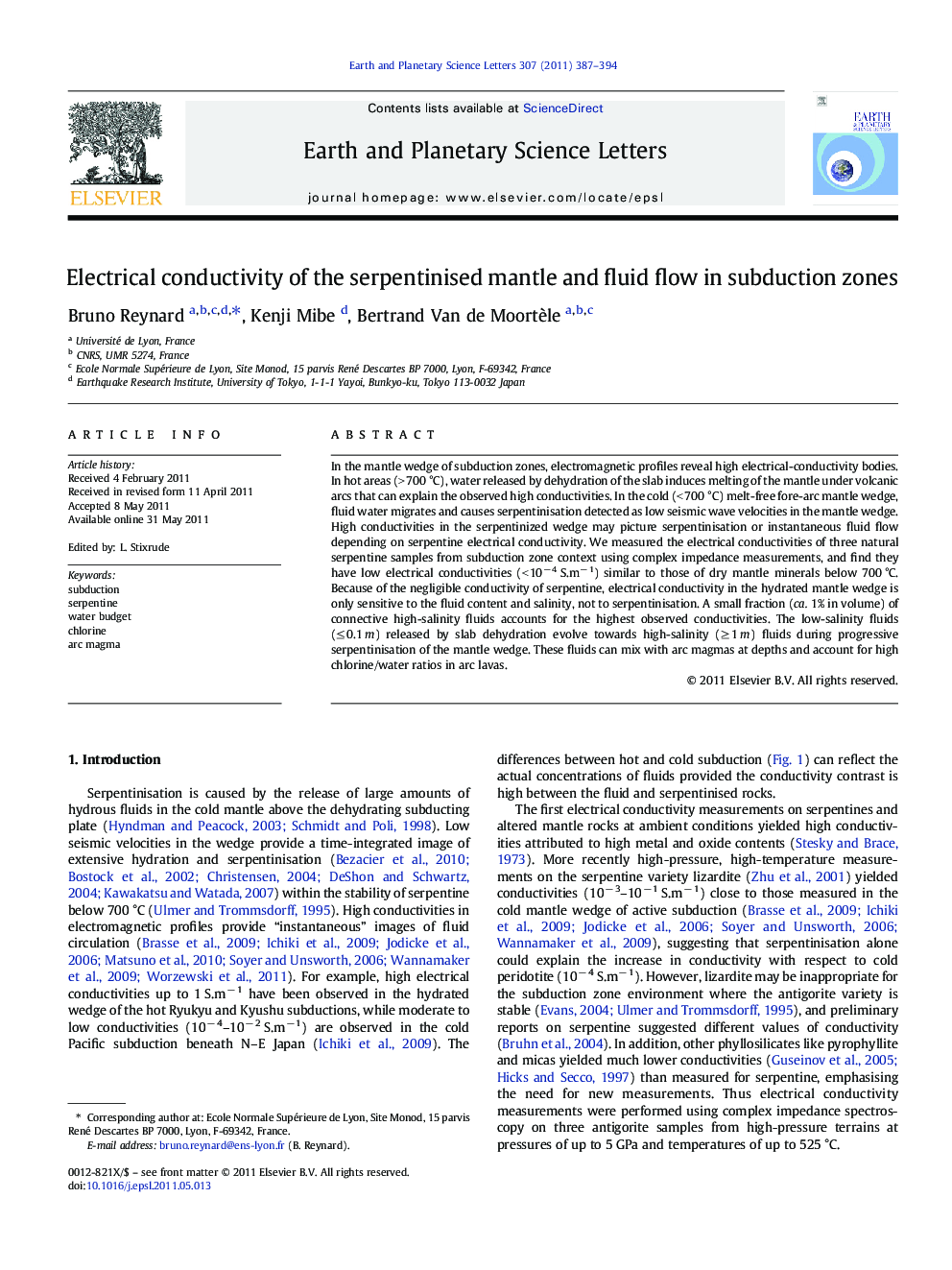 Electrical conductivity of the serpentinised mantle and fluid flow in subduction zones