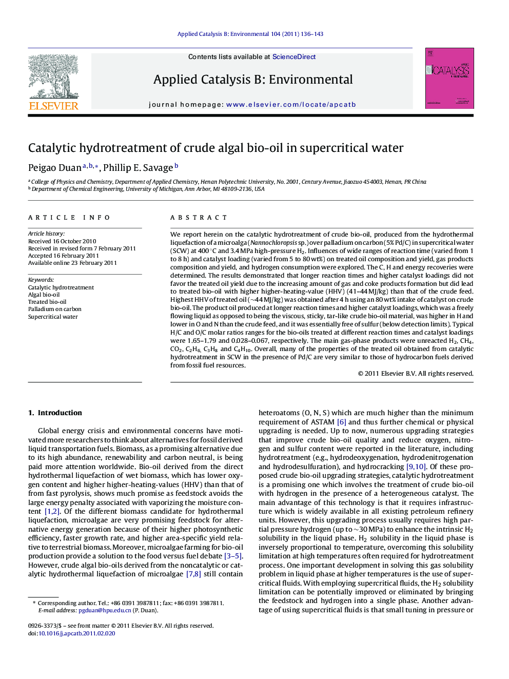 Catalytic hydrotreatment of crude algal bio-oil in supercritical water