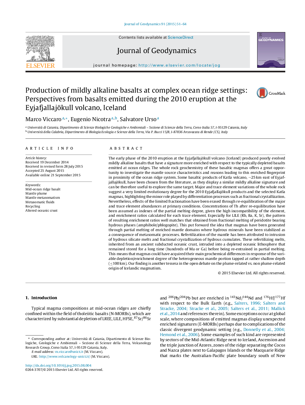 Production of mildly alkaline basalts at complex ocean ridge settings: Perspectives from basalts emitted during the 2010 eruption at the Eyjafjallajökull volcano, Iceland