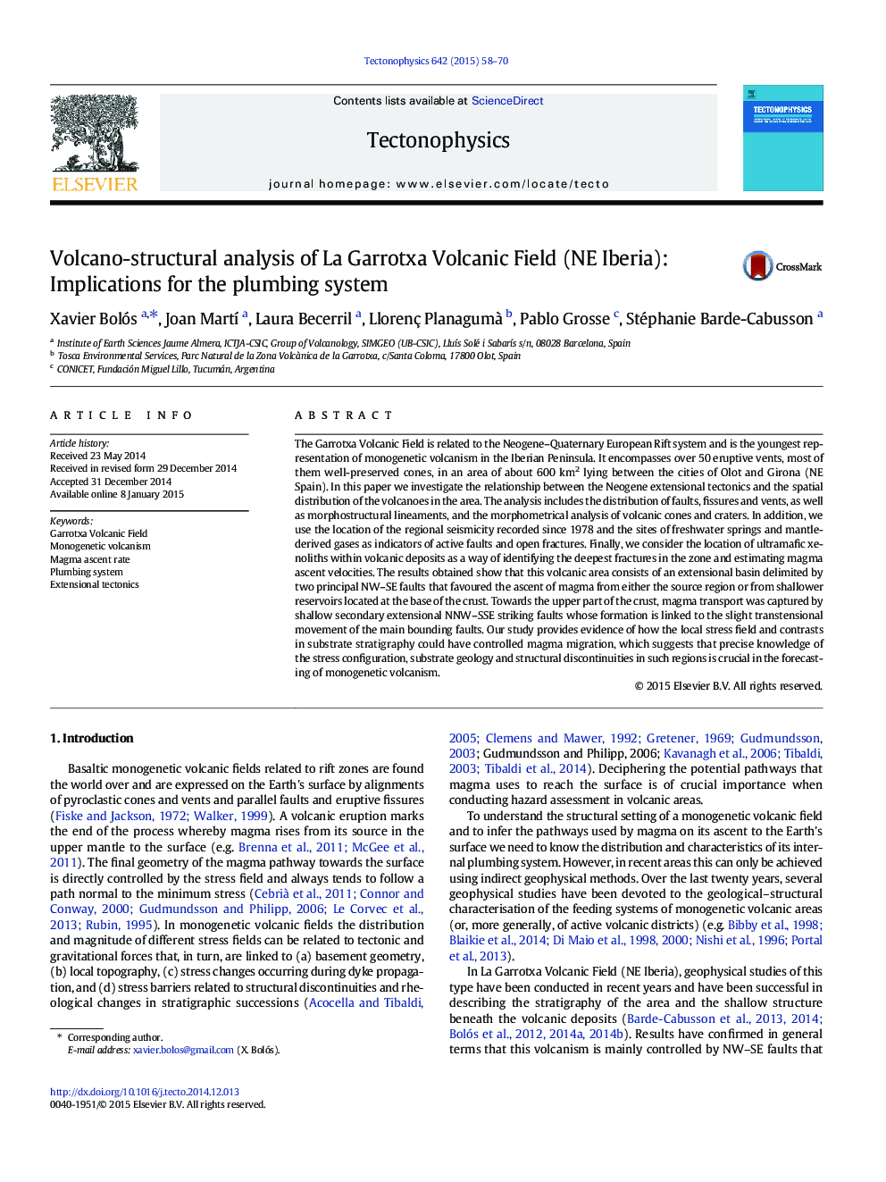 Volcano-structural analysis of La Garrotxa Volcanic Field (NE Iberia): Implications for the plumbing system