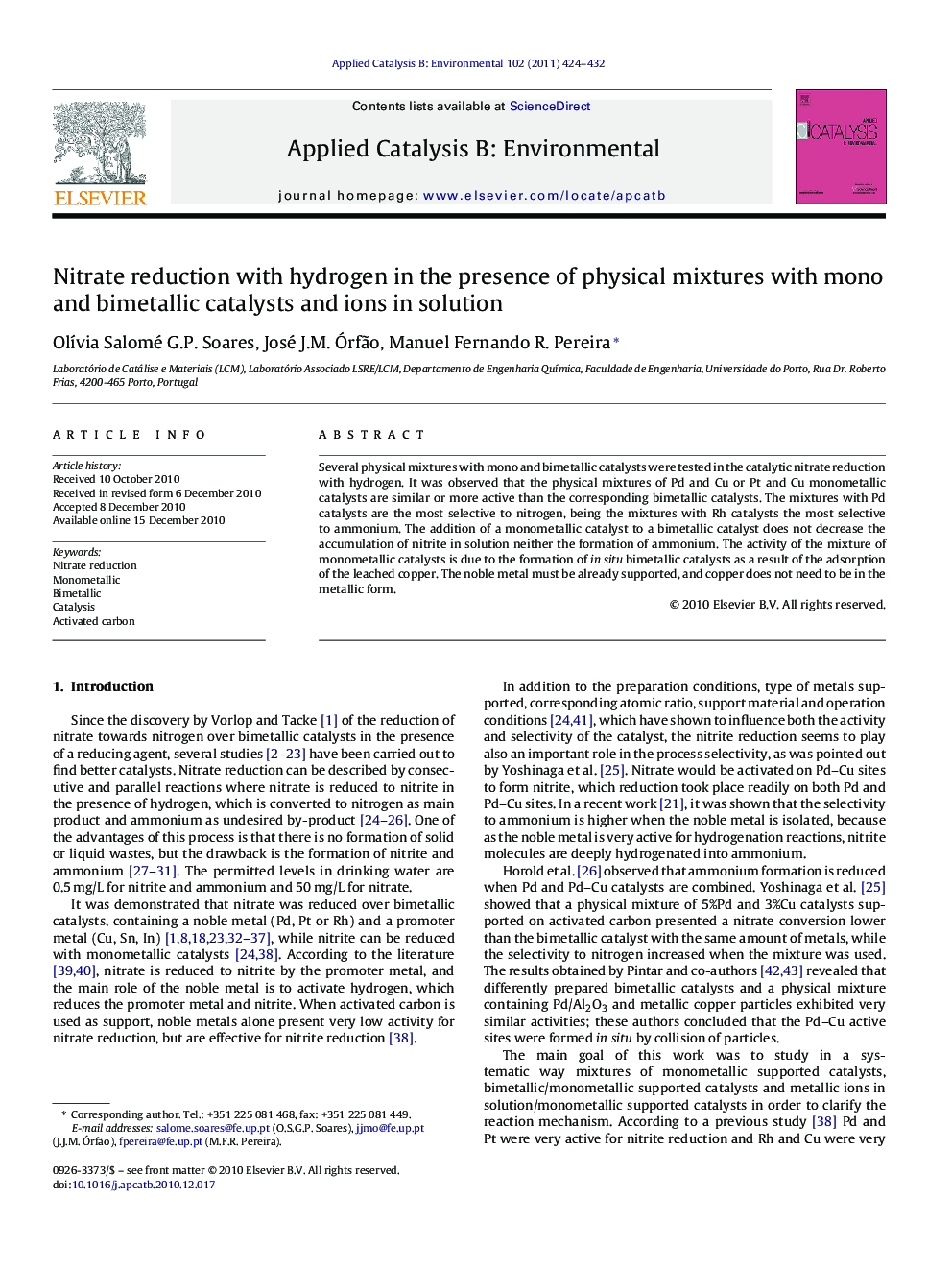 Nitrate reduction with hydrogen in the presence of physical mixtures with mono and bimetallic catalysts and ions in solution