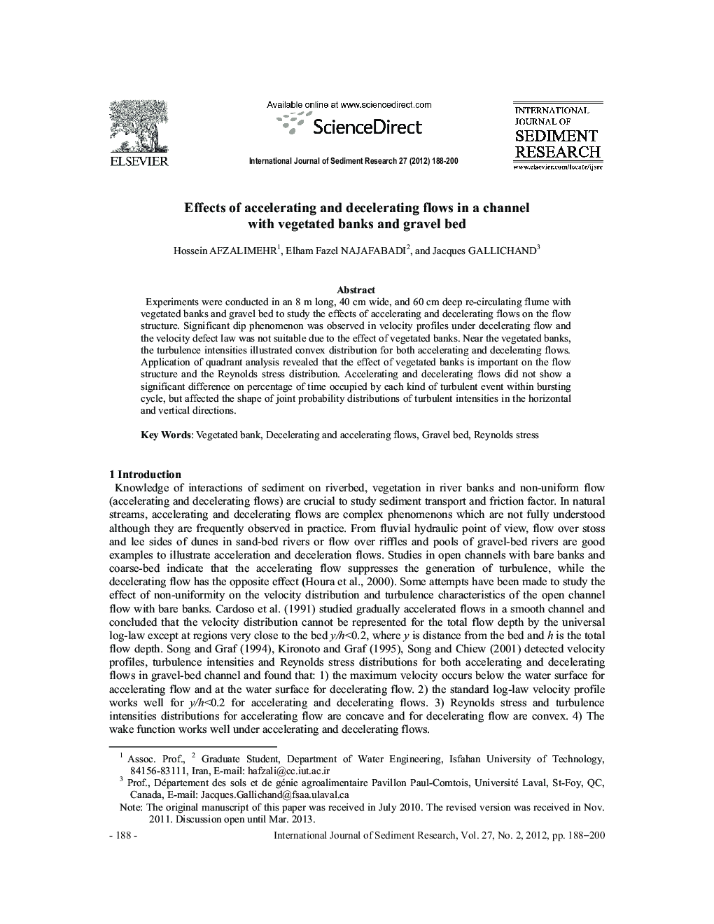 Effects of accelerating and decelerating flows in a channel with vegetated banks and gravel bed 