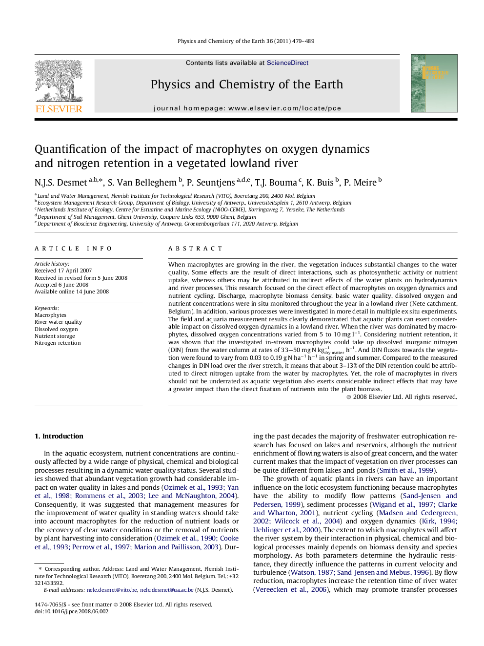 Quantification of the impact of macrophytes on oxygen dynamics and nitrogen retention in a vegetated lowland river