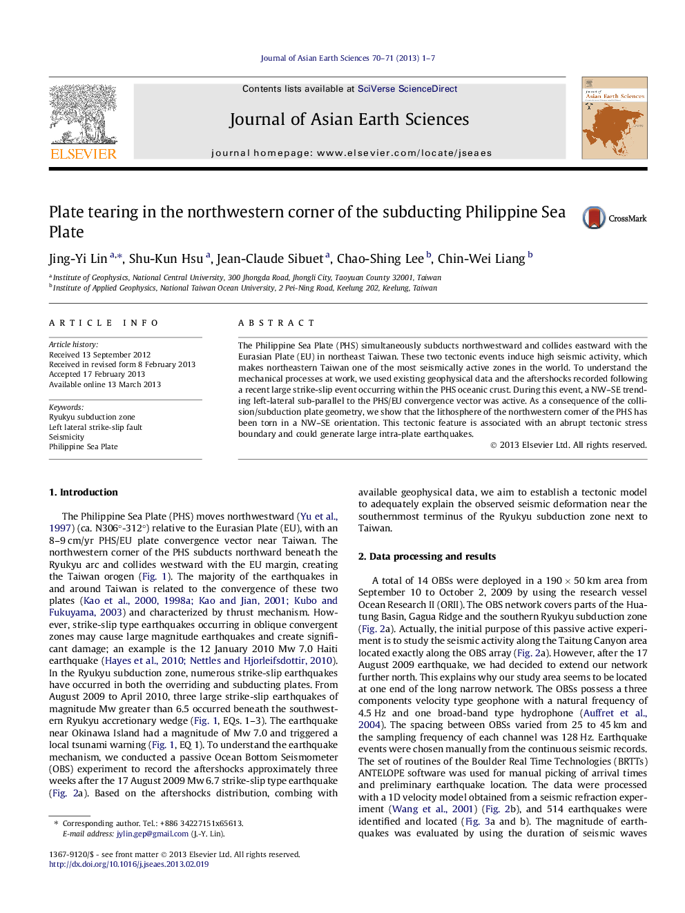 Plate tearing in the northwestern corner of the subducting Philippine Sea Plate