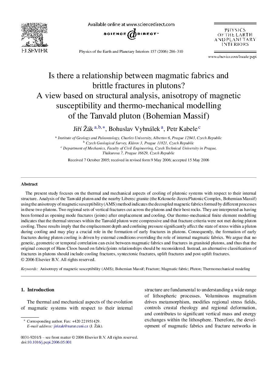 Is there a relationship between magmatic fabrics and brittle fractures in plutons?