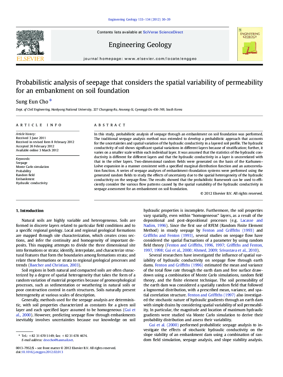 Probabilistic analysis of seepage that considers the spatial variability of permeability for an embankment on soil foundation