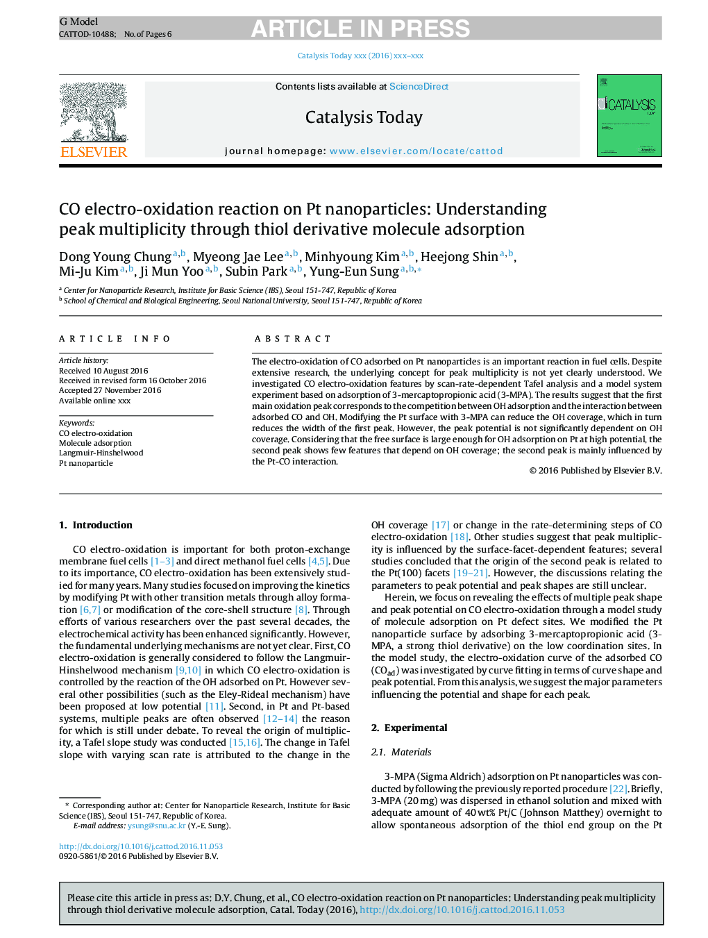 CO electro-oxidation reaction on Pt nanoparticles: Understanding peak multiplicity through thiol derivative molecule adsorption