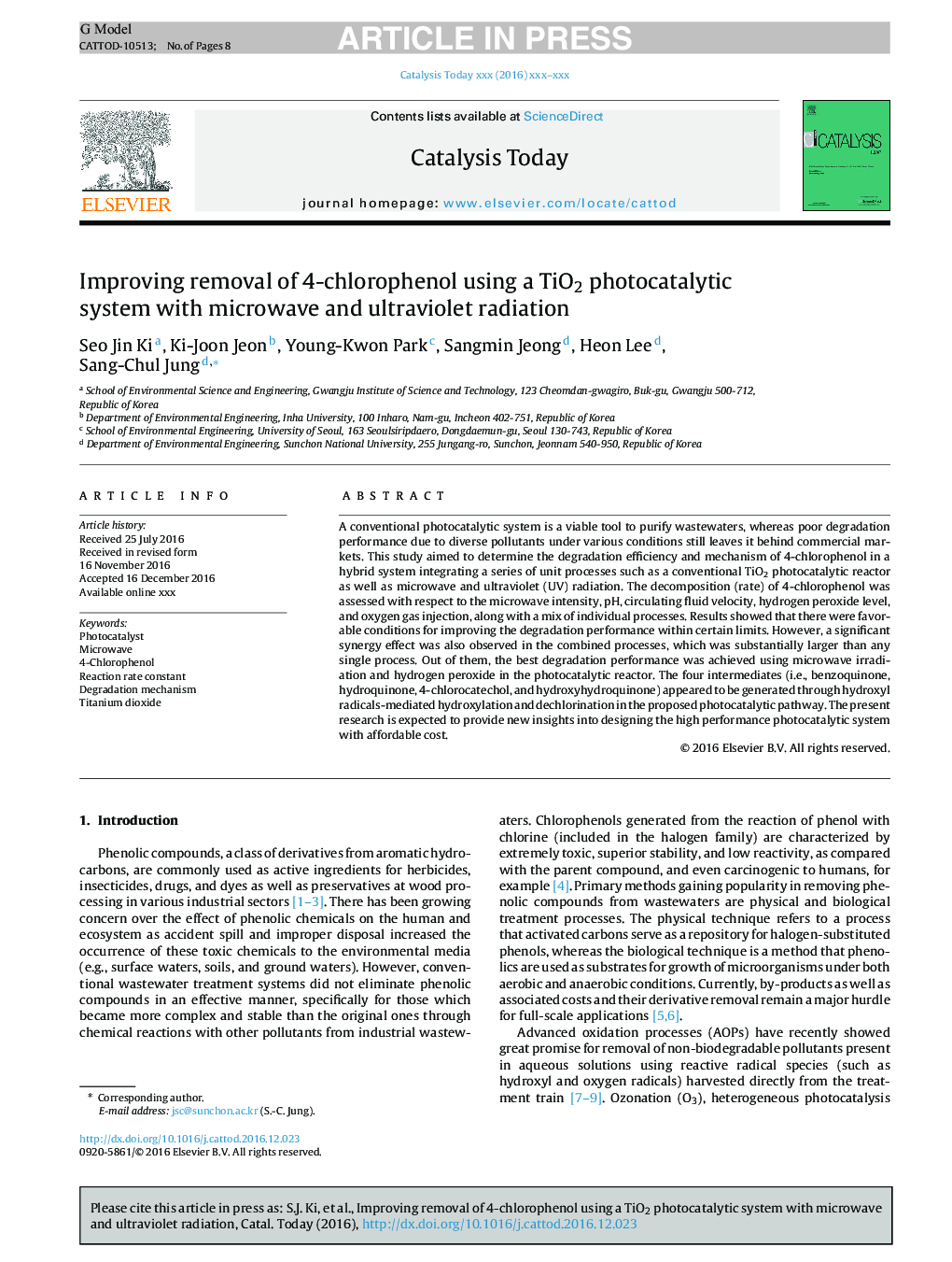 Improving removal of 4-chlorophenol using a TiO2 photocatalytic system with microwave and ultraviolet radiation