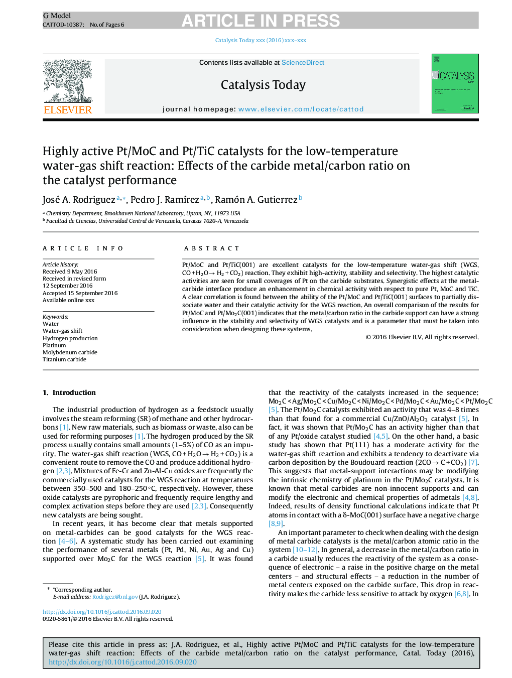 Highly active Pt/MoC and Pt/TiC catalysts for the low-temperature water-gas shift reaction: Effects of the carbide metal/carbon ratio on the catalyst performance