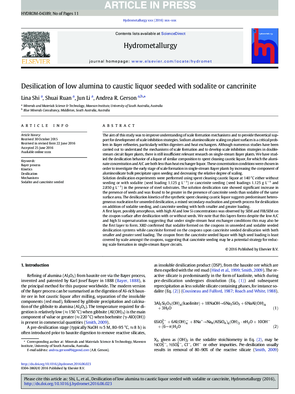 Desilication of low alumina to caustic liquor seeded with sodalite or cancrinite