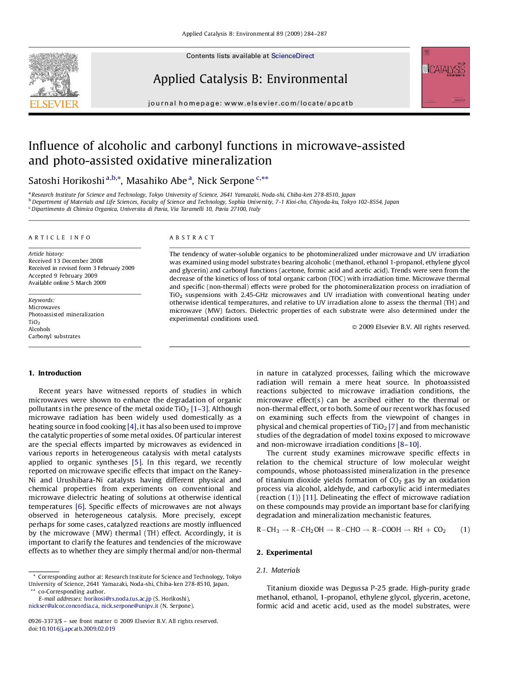 Influence of alcoholic and carbonyl functions in microwave-assisted and photo-assisted oxidative mineralization