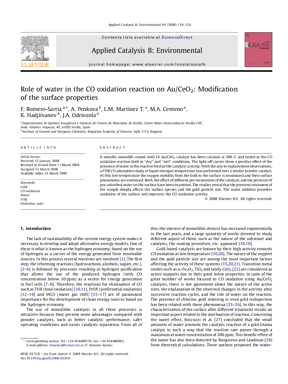 Role of water in the CO oxidation reaction on Au/CeO2: Modification of the surface properties