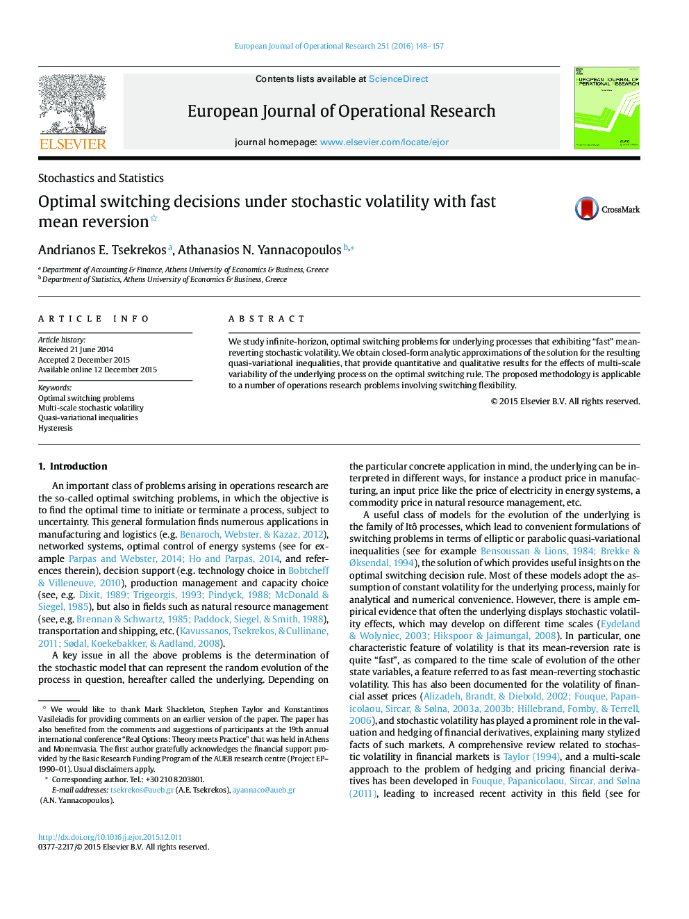 Optimal switching decisions under stochastic volatility with fast mean reversion 