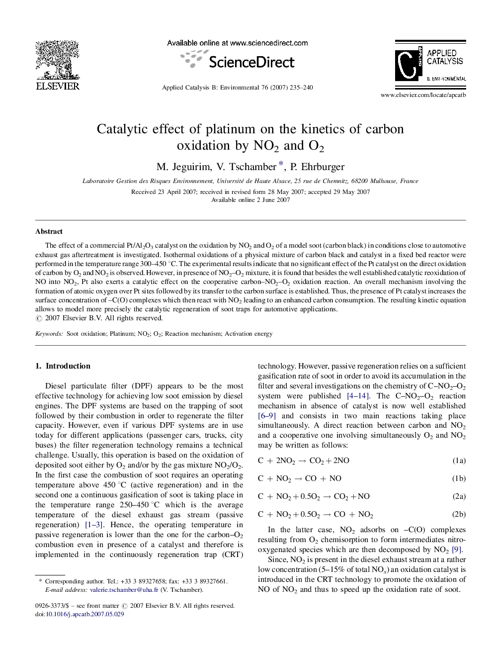 Catalytic effect of platinum on the kinetics of carbon oxidation by NO2 and O2