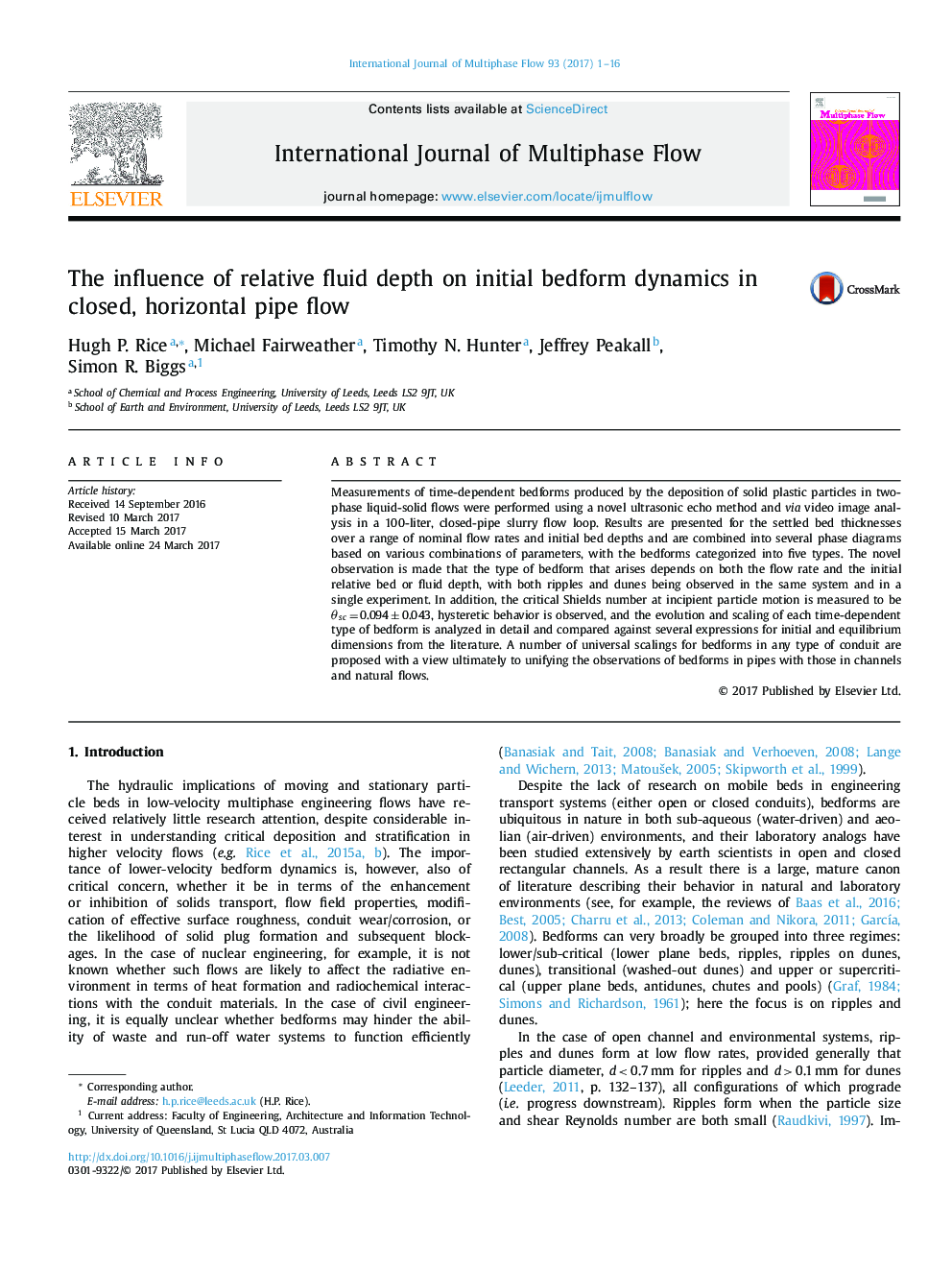 The influence of relative fluid depth on initial bedform dynamics in closed, horizontal pipe flow