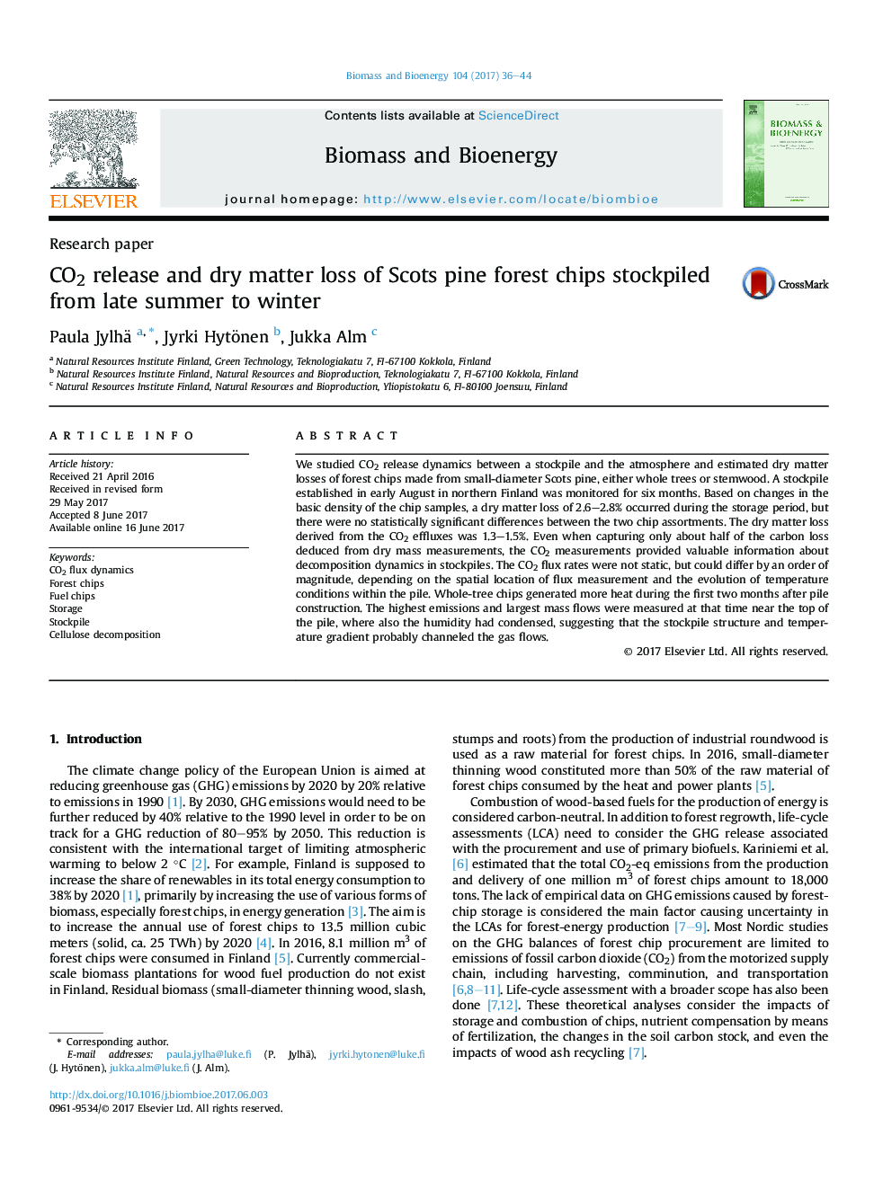 CO2 release and dry matter loss of Scots pine forest chips stockpiled from late summer to winter