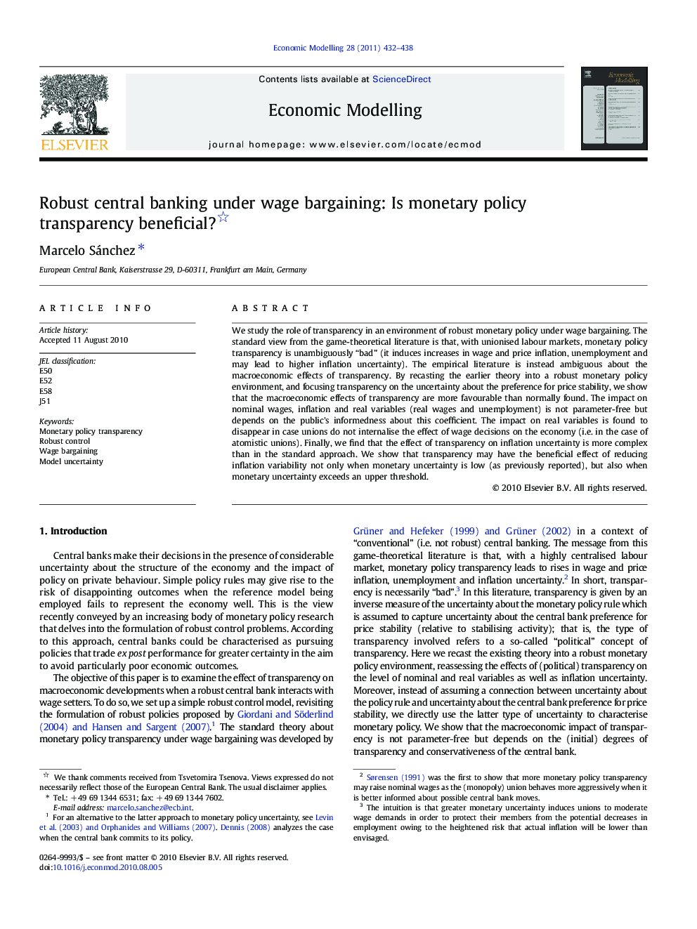 Robust central banking under wage bargaining: Is monetary policy transparency beneficial?