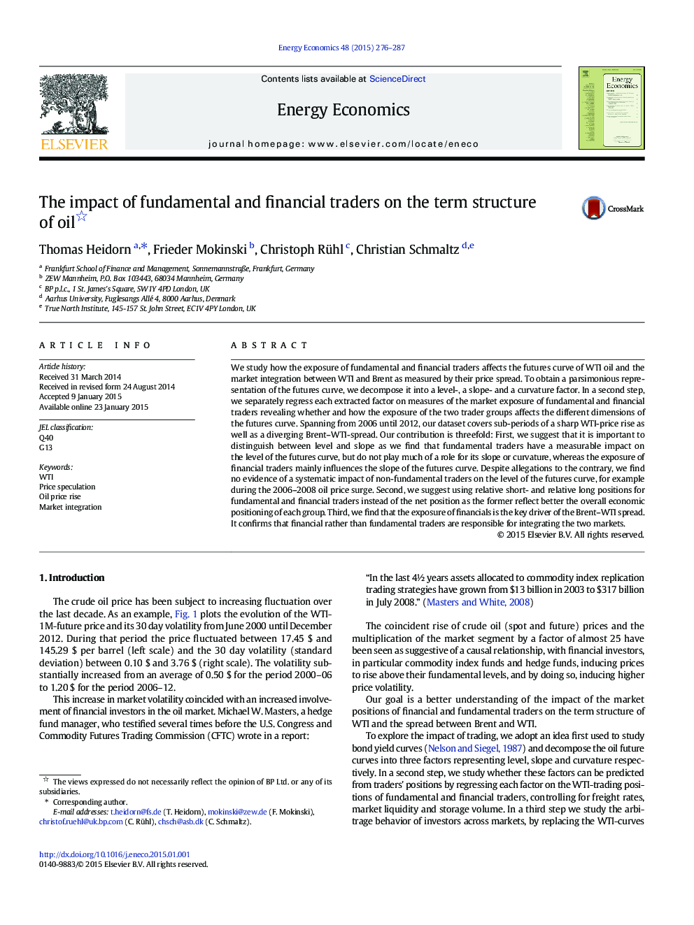 The impact of fundamental and financial traders on the term structure of oil